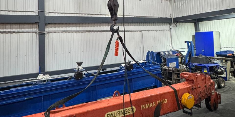 КМУ в ремонтной зоне: общий вид